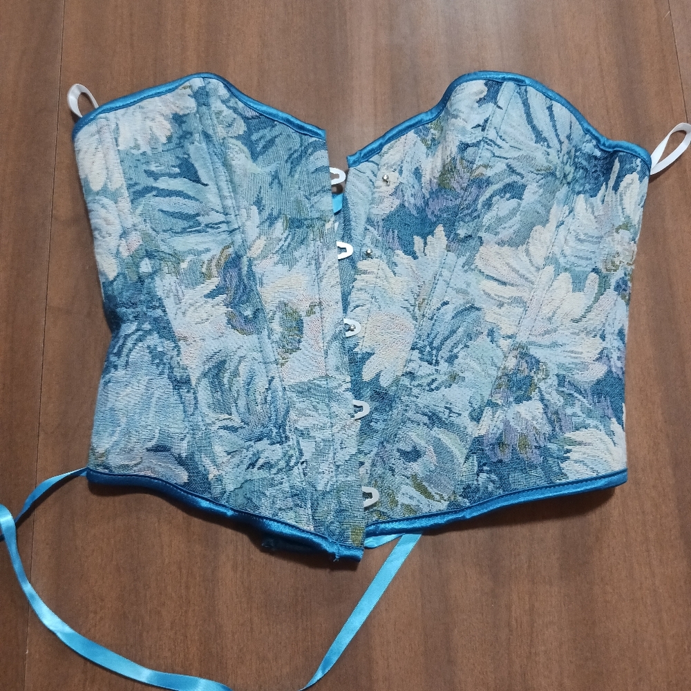 Corset Floral Med Petit Stitch Look